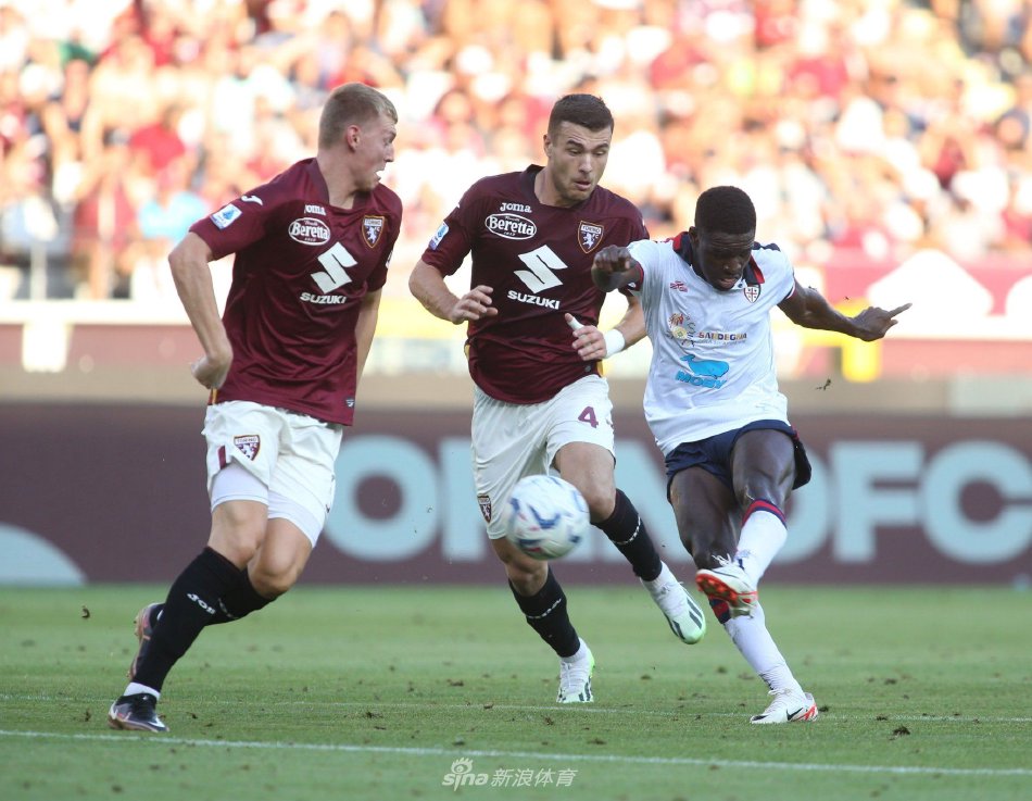 罗马诺：利雅得胜利与拜仁就金斯利-科曼转会展开了接触