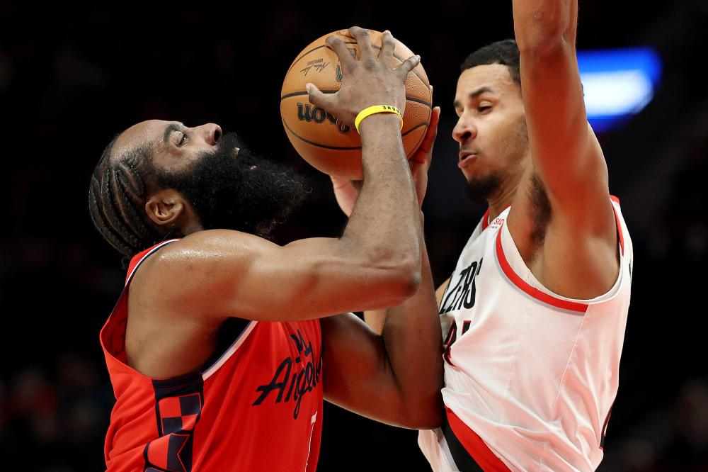 哈登今夏帮快船组建豪华阵容获美媒夸赞 马克西：他在费城牺牲很多